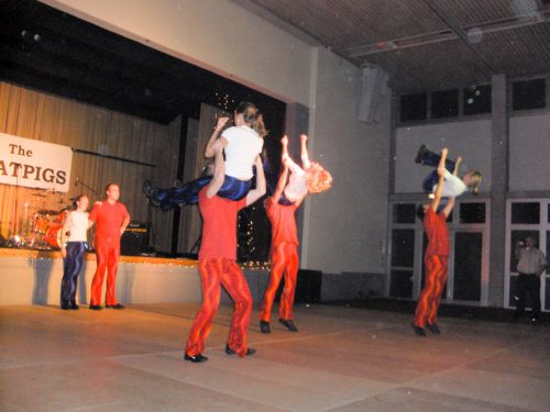 img_1286438306_204.jpg  
