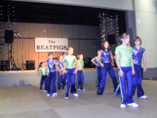 img_1286438323_930.jpg  